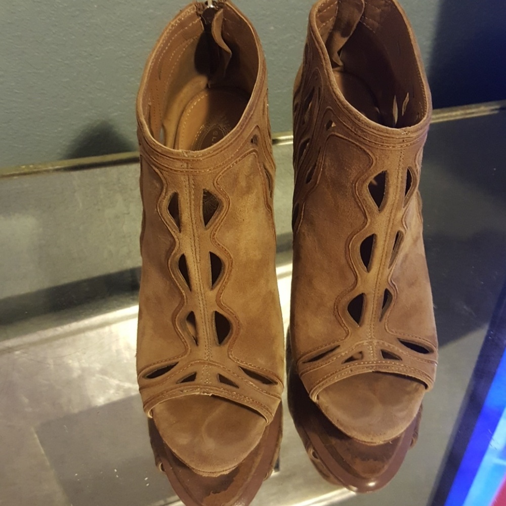 Women's shoes